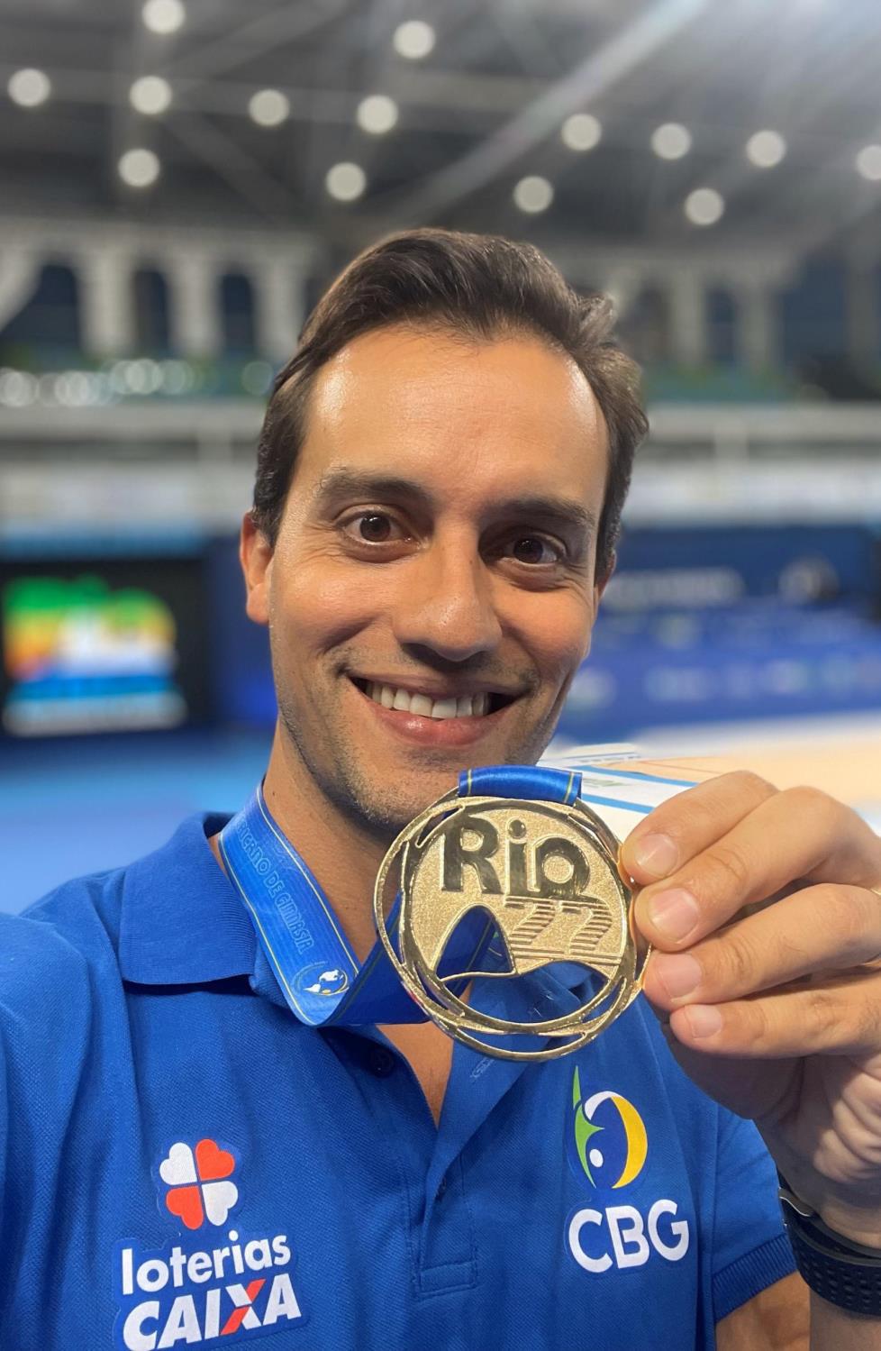 Prof. Dr. João Gomes com medalha